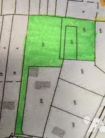 Terrain a bâtir de 4399 m2 proche du Bourg