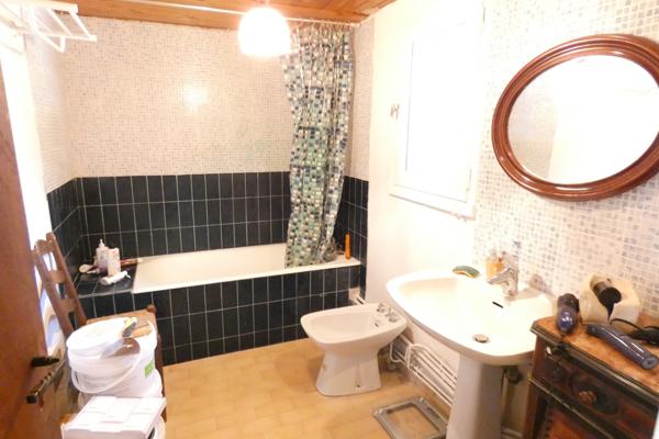 BELLE MAISON AUVERGNATE EN PIERRE Saint-Santin-Cantalès (15150)