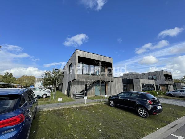 Bureaux à louer à Villeneuve-d'Ascq dans immeuble bois lumineux et modulable