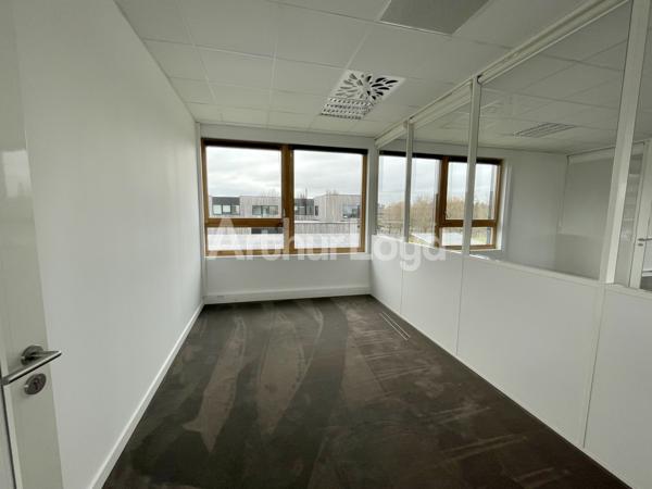 Bureaux à louer à Villeneuve-d'Ascq dans immeuble bois lumineux et modulable