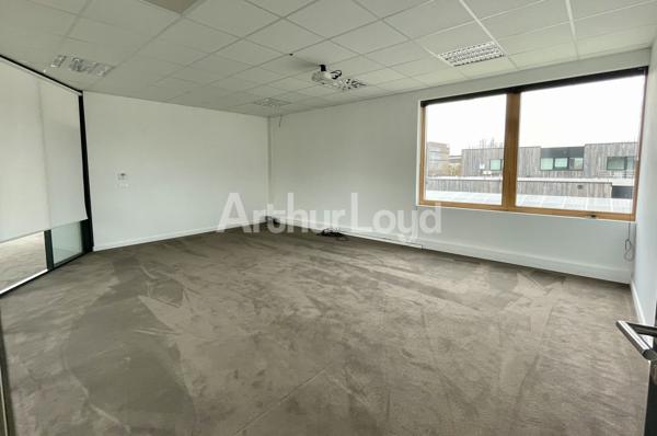 Bureaux à louer à Villeneuve-d'Ascq dans immeuble bois lumineux et modulable
