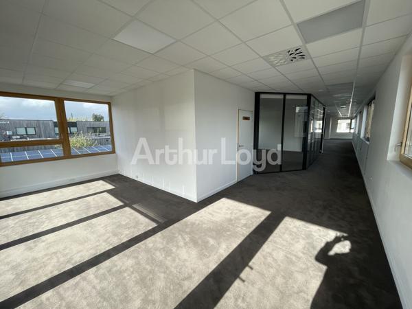 Bureaux à louer à Villeneuve-d'Ascq dans immeuble bois lumineux et modulable