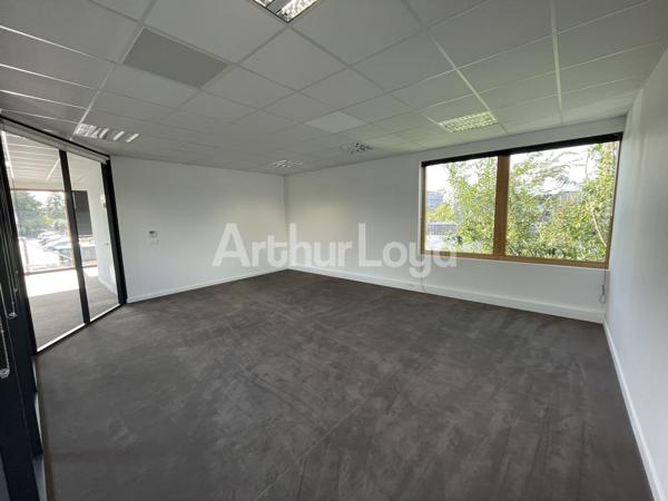 Bureaux à louer à Villeneuve-d'Ascq dans immeuble bois lumineux et modulable