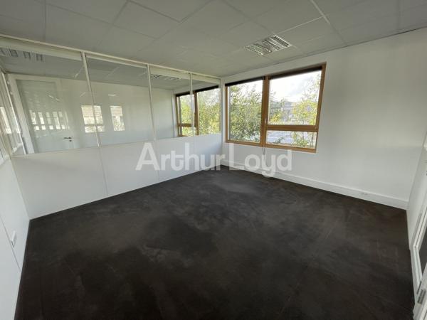 Bureaux à louer à Villeneuve-d'Ascq dans immeuble bois lumineux et modulable