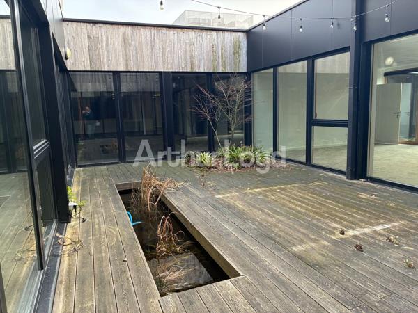 Bureaux à louer à Villeneuve-d'Ascq dans immeuble bois lumineux et modulable