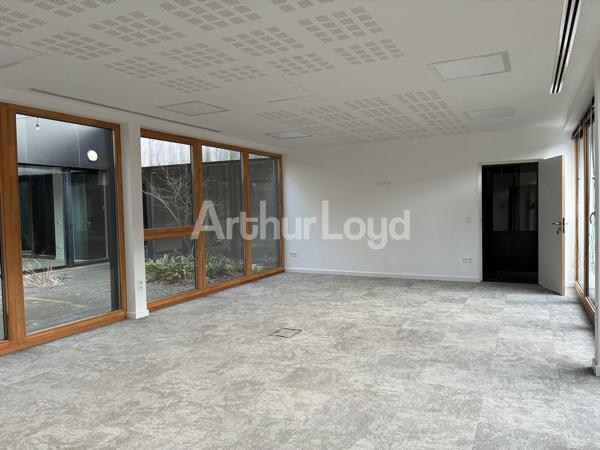 Bureaux à louer à Villeneuve-d'Ascq dans immeuble bois lumineux et modulable
