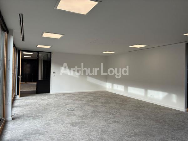 Bureaux à louer à Villeneuve-d'Ascq dans immeuble bois lumineux et modulable