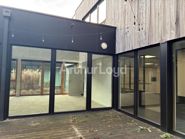 Bureaux à louer à Villeneuve-d'Ascq dans immeuble bois lumineux et modulable
