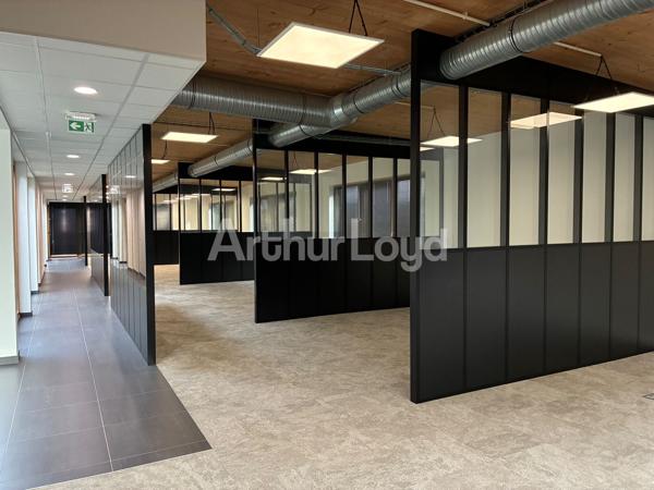 Bureaux à louer à Villeneuve-d'Ascq dans immeuble bois lumineux et modulable