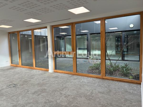 Bureaux à louer à Villeneuve-d'Ascq dans immeuble bois lumineux et modulable