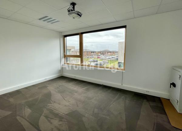 Bureaux à louer à Villeneuve-d'Ascq dans immeuble bois lumineux et modulable