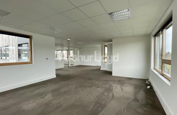 Bureaux à louer à Villeneuve-d'Ascq dans immeuble bois lumineux et modulable