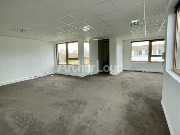 Bureaux à louer à Villeneuve-d'Ascq dans immeuble bois lumineux et modulable