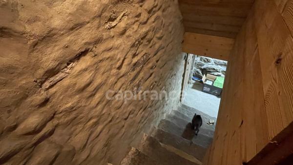 En Savoie (73), à vendre Vallée de La Maurienne, maison P8 rénovée, cave, voutes, terrain, combles, stations de ski, 3 vallées