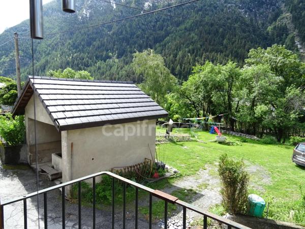 En Savoie (73), à vendre Vallée de La Maurienne, maison P8 rénovée, cave, voutes, terrain, combles, stations de ski, 3 vallées