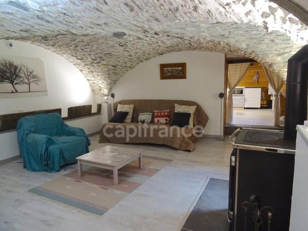 En Savoie (73), à vendre Vallée de La Maurienne, maison P8 rénovée, cave, voutes, terrain, combles, stations de ski, 3 vallées