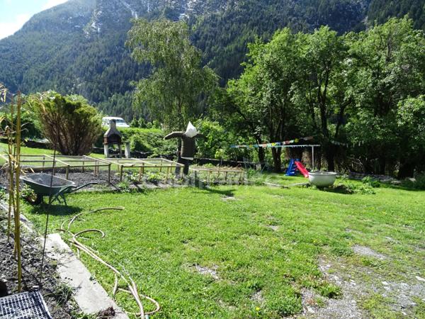 En Savoie (73), à vendre Vallée de La Maurienne, maison P8 rénovée, cave, voutes, terrain, combles, stations de ski, 3 vallées