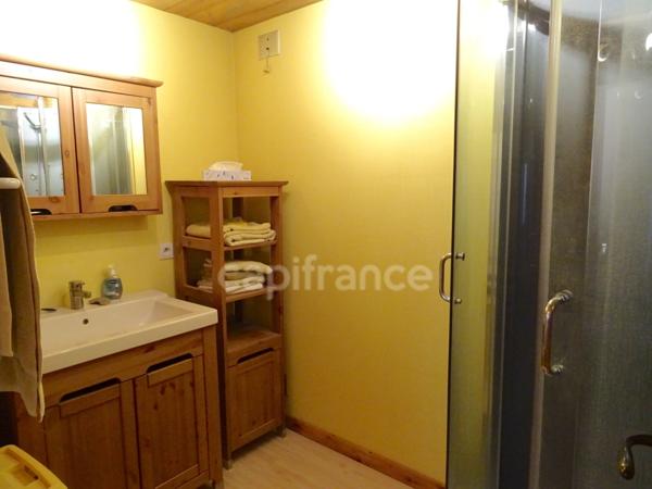 En Savoie (73), à vendre Vallée de La Maurienne, maison P8 rénovée, cave, voutes, terrain, combles, stations de ski, 3 vallées