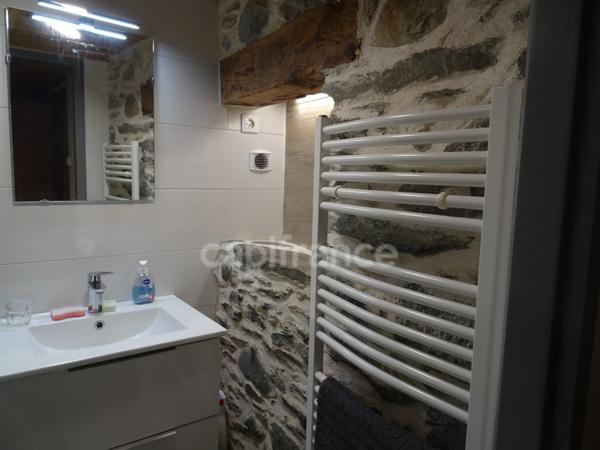 En Savoie (73), à vendre Vallée de La Maurienne, maison P8 rénovée, cave, voutes, terrain, combles, stations de ski, 3 vallées