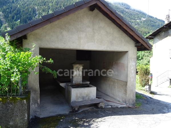 En Savoie (73), à vendre Vallée de La Maurienne, maison P8 rénovée, cave, voutes, terrain, combles, stations de ski, 3 vallées