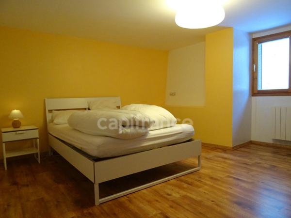 En Savoie (73), à vendre Vallée de La Maurienne, maison P8 rénovée, cave, voutes, terrain, combles, stations de ski, 3 vallées