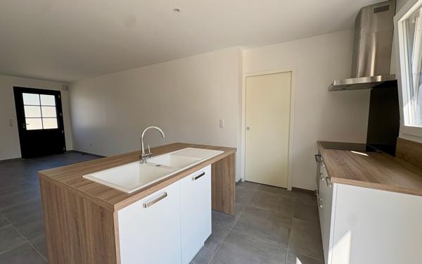 Maison à vendre    3 pièces •  Vouillé