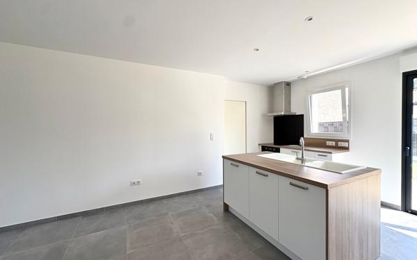 Maison à vendre    3 pièces •  Vouillé