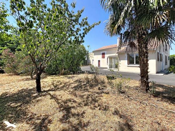 Maison à vendre 131 760 € Hiersac 6 p 113 m² DPE F