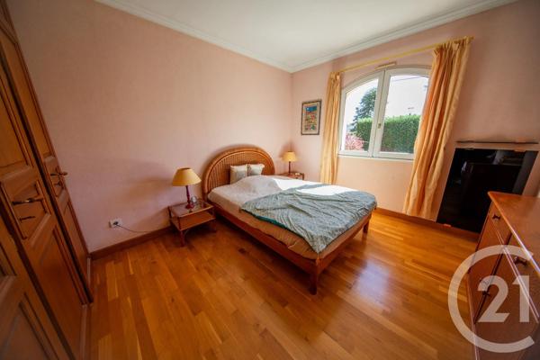 Maison à vendre  5 pièces - 137,71 m 2   ST MEDARD EN JALLES  - 33