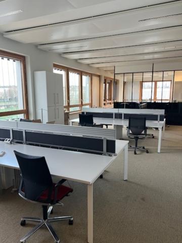 Bureaux à louer à Châtenay-Malabry dans immeuble récent avec terrasse