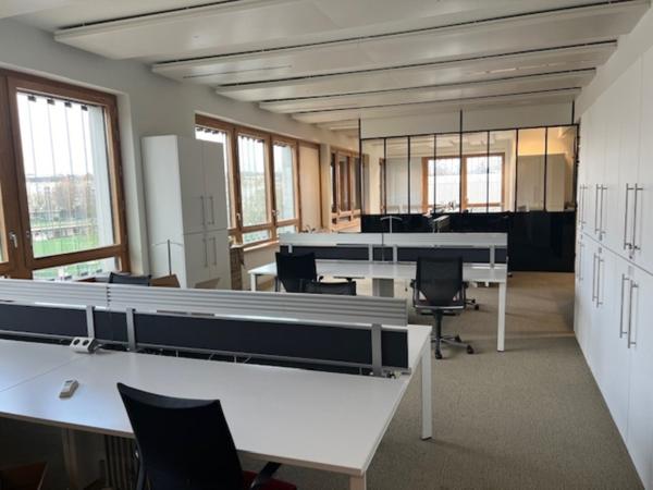 Bureaux à louer à Châtenay-Malabry dans immeuble récent avec terrasse