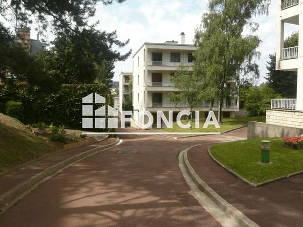 Location Studio 23.1 m² - 20 RUE VOLTAIRE St Germain En Laye 78100