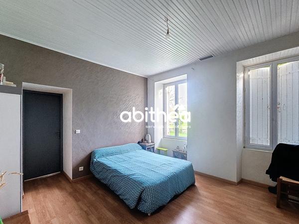 9 pièces 247m² | 15000 m² | ENSEMBLE IMMOBILIER | CHARENTAISE RÉNOVÉE | 250 + 48 m² | dépendances | étang