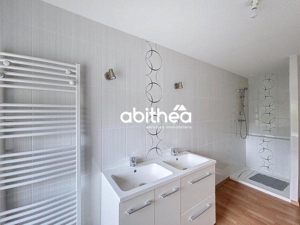 9 pièces 247m² | 15000 m² | ENSEMBLE IMMOBILIER | CHARENTAISE RÉNOVÉE | 250 + 48 m² | dépendances | étang