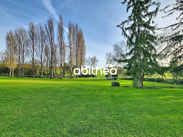 9 pièces 247m² | 15000 m² | ENSEMBLE IMMOBILIER | CHARENTAISE RÉNOVÉE | 250 + 48 m² | dépendances | étang