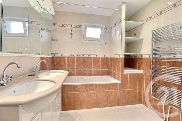 Maison à vendre  6 pièces - 184,42 m2 VAUJOURS - 93