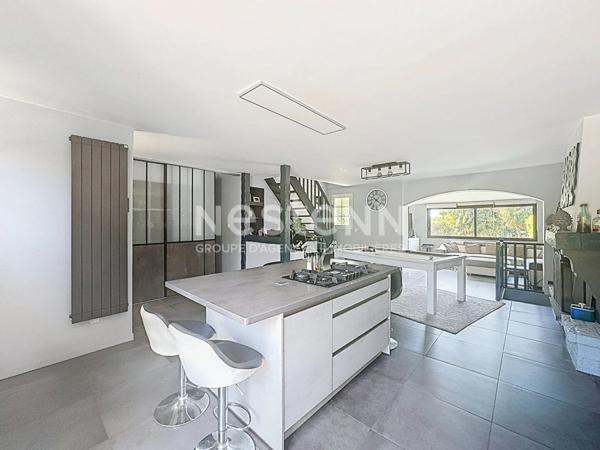 Maison avec piscine situé à Morangis secteur calme et recherché, proche des axes routier, 5 chambres, maison familiale