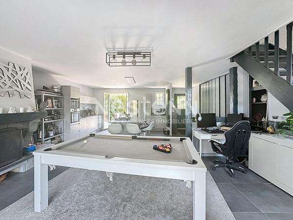 Maison avec piscine situé à Morangis secteur calme et recherché, proche des axes routier, 5 chambres, maison familiale