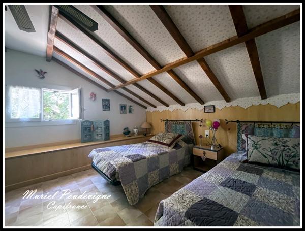 Charme, volumes et confort – Belle demeure familiale avec piscine UCHAUX (84) - 8 pièces, environ 212 m2