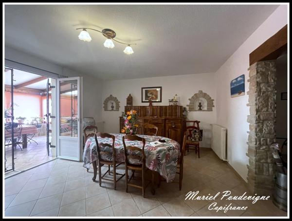 Charme, volumes et confort – Belle demeure familiale avec piscine UCHAUX (84) - 8 pièces, environ 212 m2