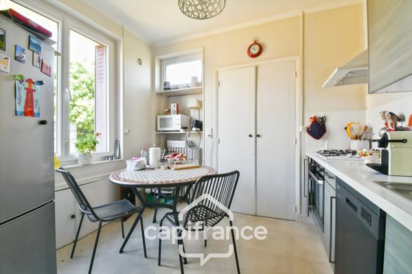 Maison de ville rénovée à vendre 5 pièces SAINT JEAN D'ANGELY (17) sur 580m² de terrain avec garage