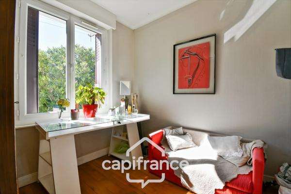 Maison de ville rénovée à vendre 5 pièces SAINT JEAN D'ANGELY (17) sur 580m² de terrain avec garage