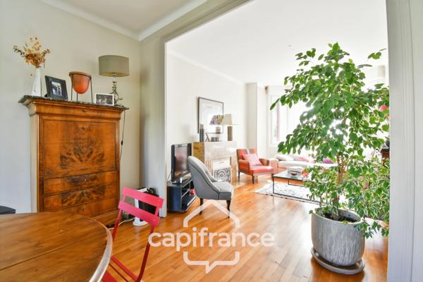 Maison de ville rénovée à vendre 5 pièces SAINT JEAN D'ANGELY (17) sur 580m² de terrain avec garage