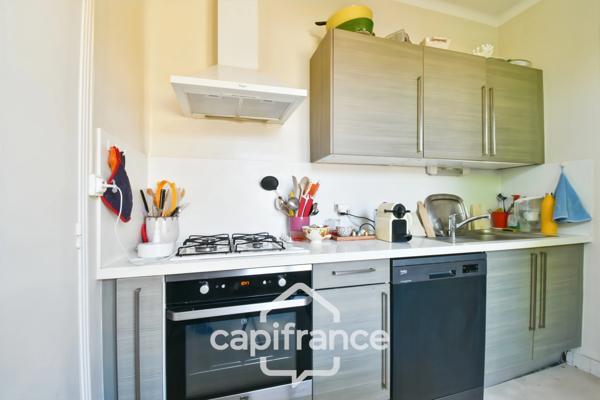 Maison de ville rénovée à vendre 5 pièces SAINT JEAN D'ANGELY (17) sur 580m² de terrain avec garage