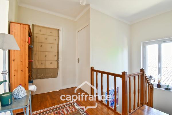 Maison de ville rénovée à vendre 5 pièces SAINT JEAN D'ANGELY (17) sur 580m² de terrain avec garage
