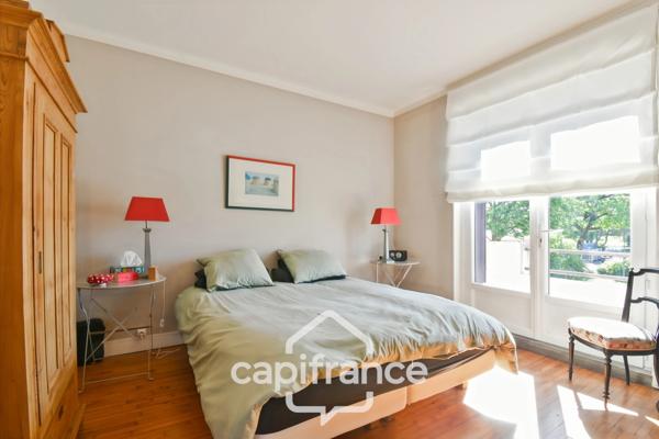 Maison de ville rénovée à vendre 5 pièces SAINT JEAN D'ANGELY (17) sur 580m² de terrain avec garage