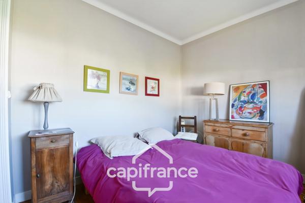 Maison de ville rénovée à vendre 5 pièces SAINT JEAN D'ANGELY (17) sur 580m² de terrain avec garage