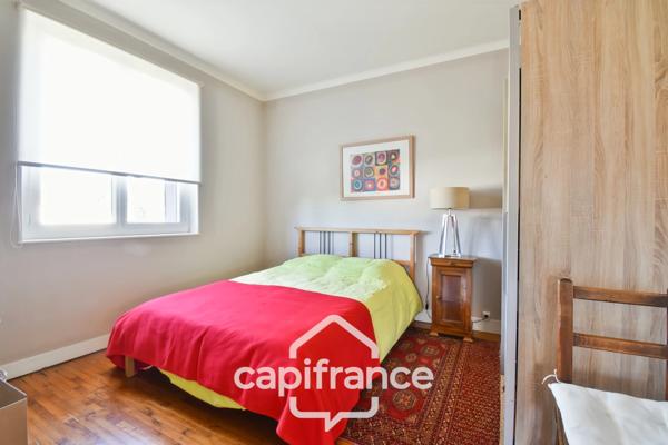 Maison de ville rénovée à vendre 5 pièces SAINT JEAN D'ANGELY (17) sur 580m² de terrain avec garage