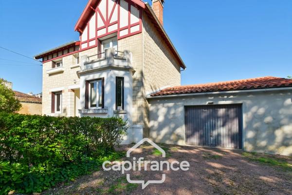 Maison de ville rénovée à vendre 5 pièces SAINT JEAN D'ANGELY (17) sur 580m² de terrain avec garage