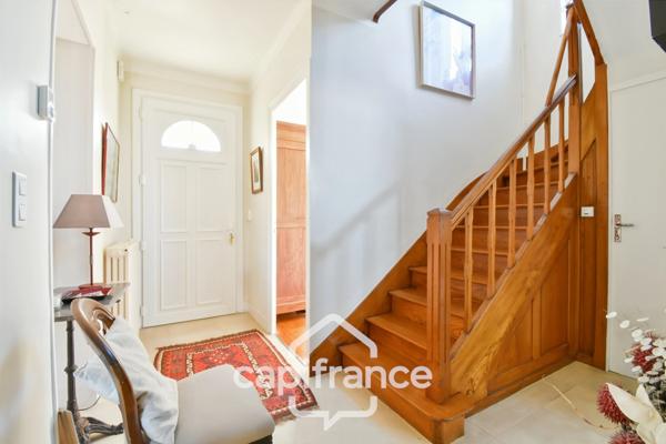Maison de ville rénovée à vendre 5 pièces SAINT JEAN D'ANGELY (17) sur 580m² de terrain avec garage
